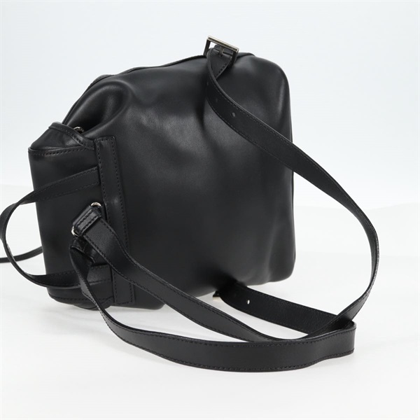 PRADA トライアングル バックパック ブラック シルバー ナッパレザーの画像5