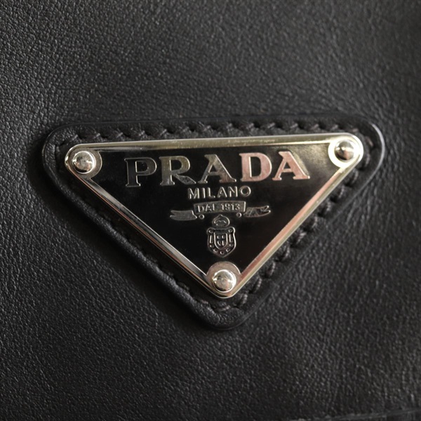 PRADA トライアングル バックパック ブラック シルバー ナッパレザーの画像9